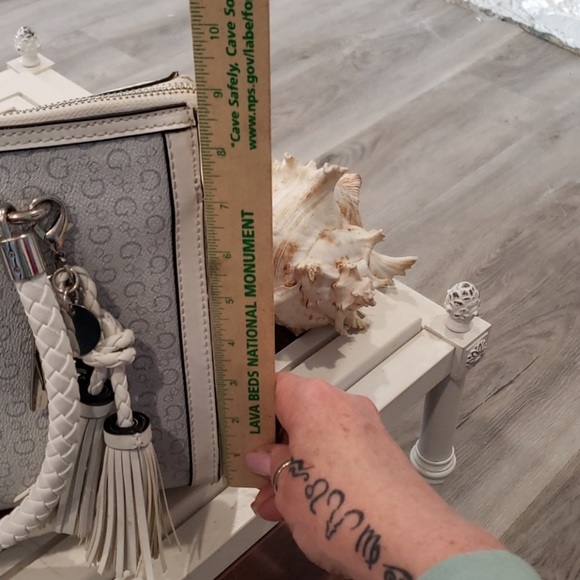 Guess shoulder bad with wallet - Picture 7 of 12